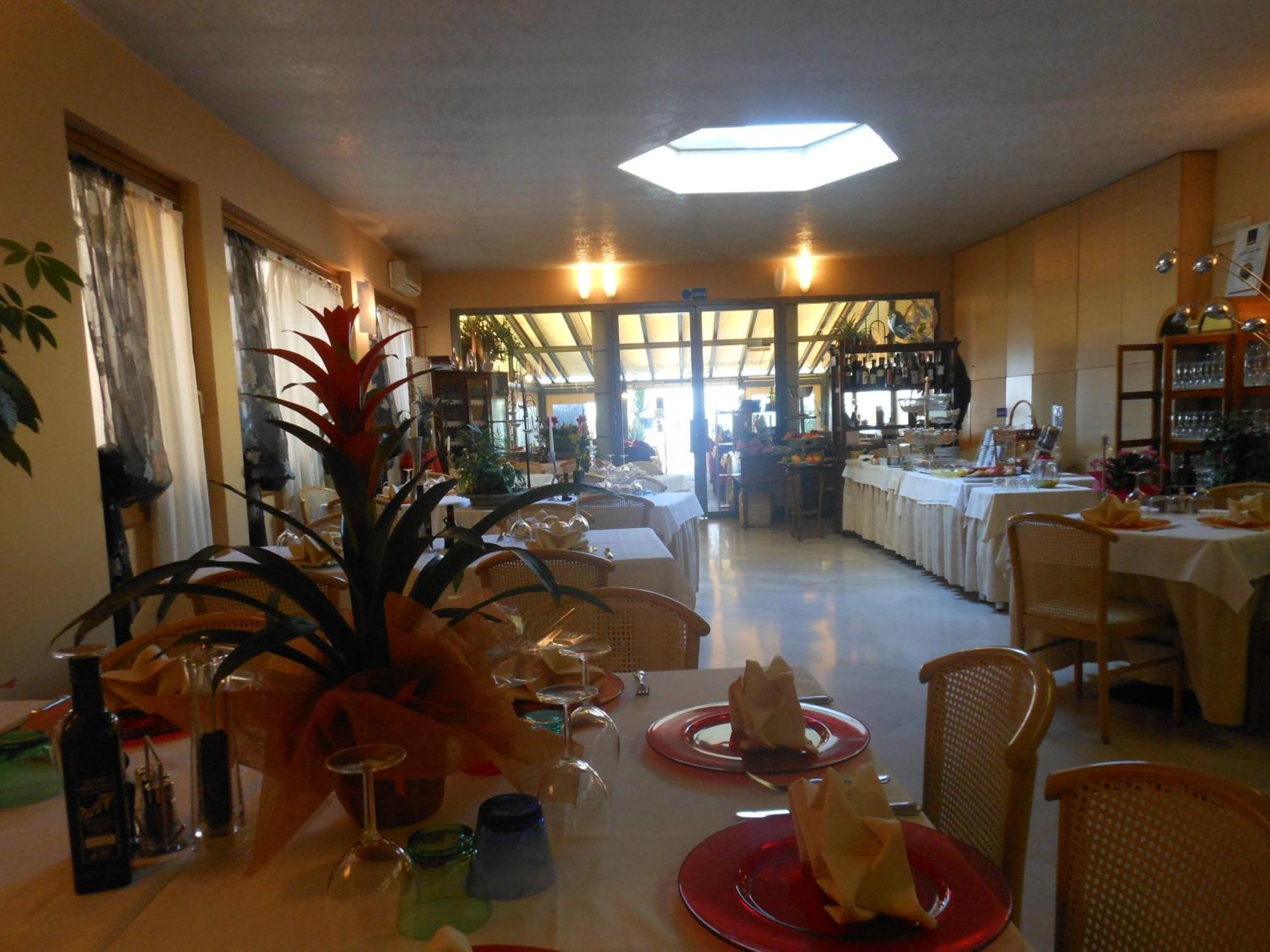 Hotel Ristorante Miralago Garda  Luaran gambar
